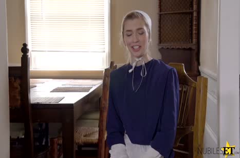 Две бисексуальные блондиночки быстро согласились на групповуху 1