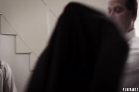 Две гламурные самки классно перепихнулись с бойким трахарем 1